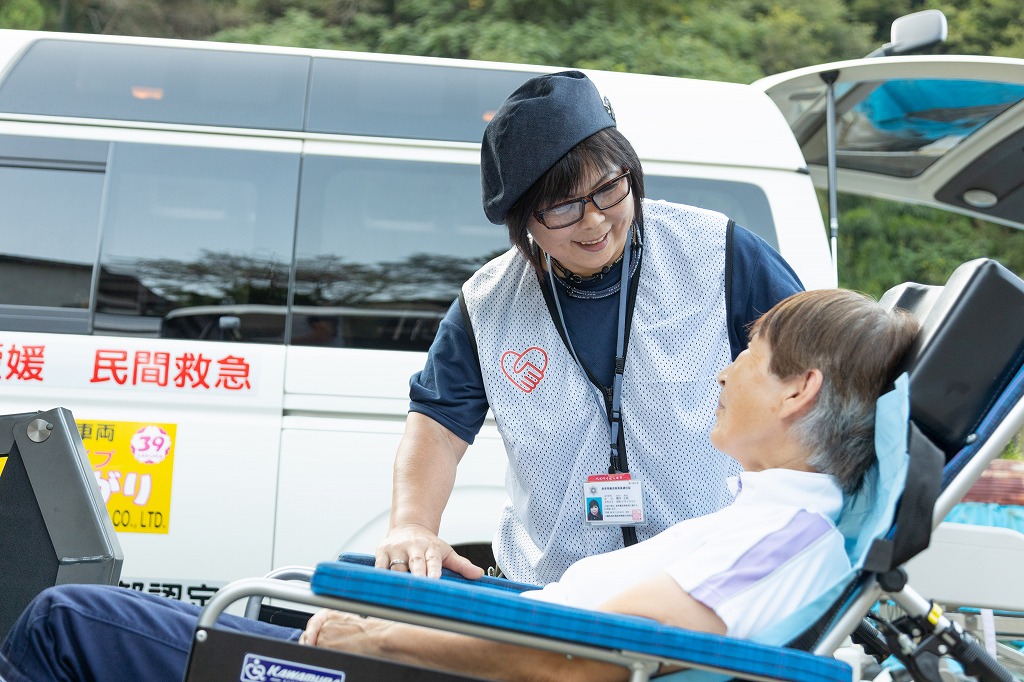 福祉車両  ストレッチャー  寝台車　愛媛